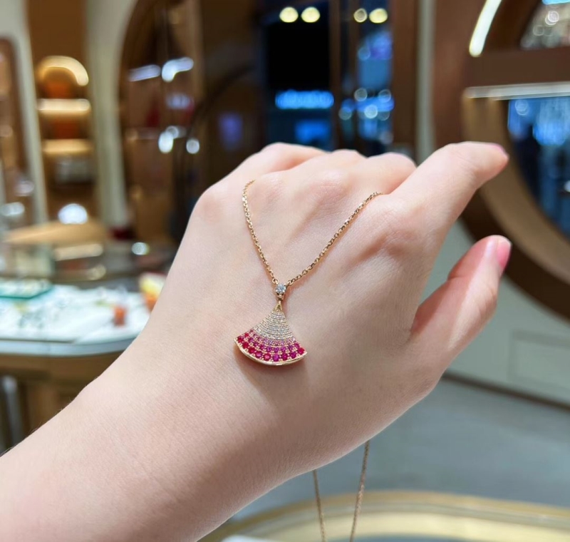 Bv1g*ai necklaces